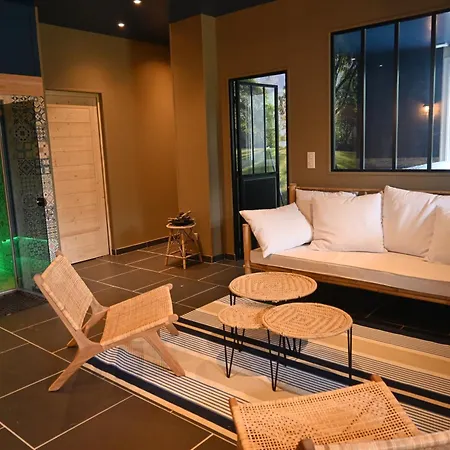 Bed & Breakfast Domaine Des Agapanthes D'hotes Et